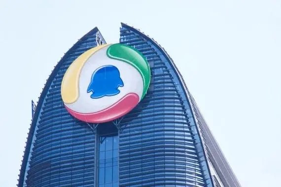 我想和人买个QQ号，他只绑定密保手机，说我给钱后把手机换成我的，但是有什么审核时间，还有实名认证？